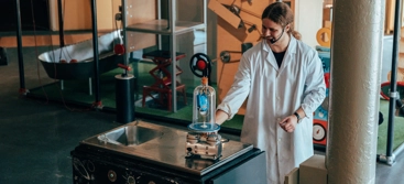 Man presenterar experimentvagn med vakuum