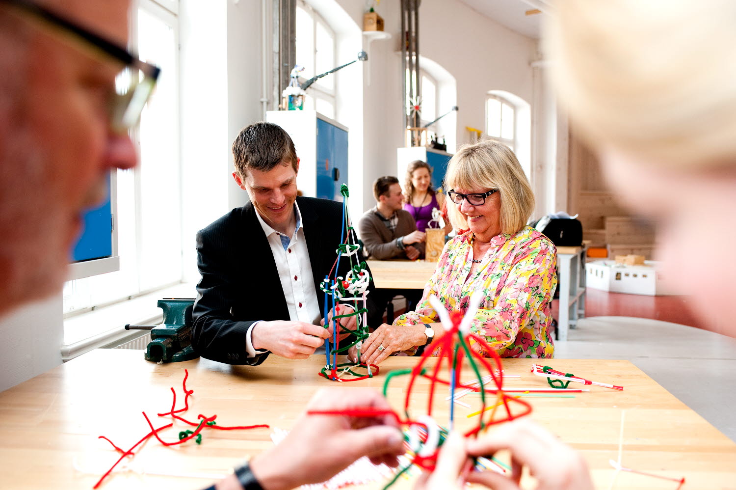 Lärare experimenterar på kurs Lärare experimenterar på kurs