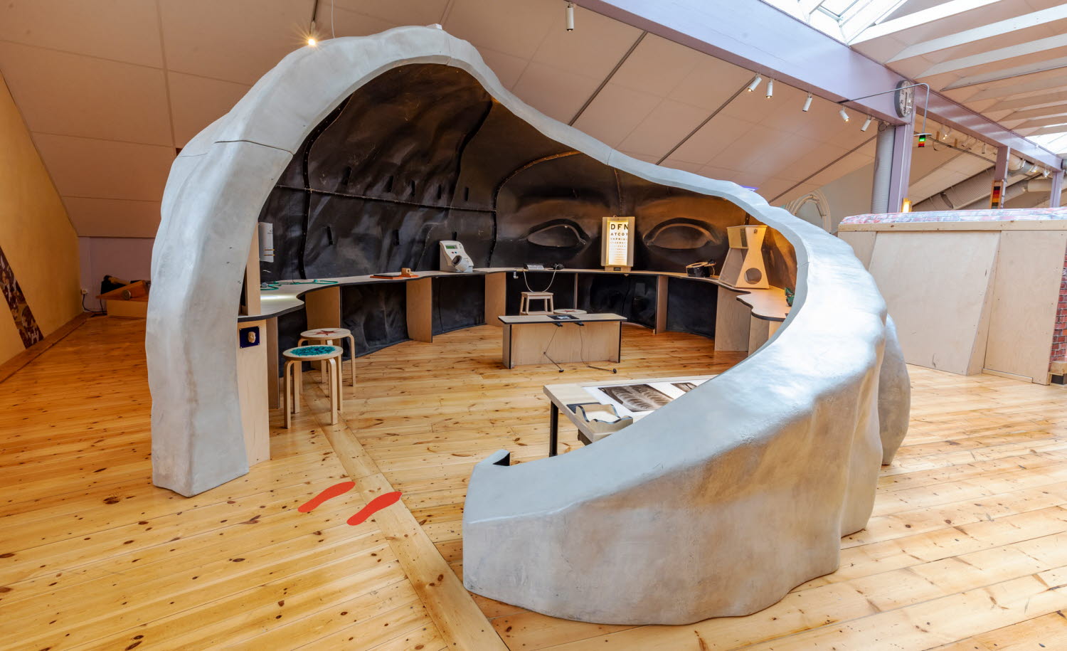 Översiktsbild på experiment i utställningen CellSkapt Översiktsbild på experiment i utställningen CellSkapt