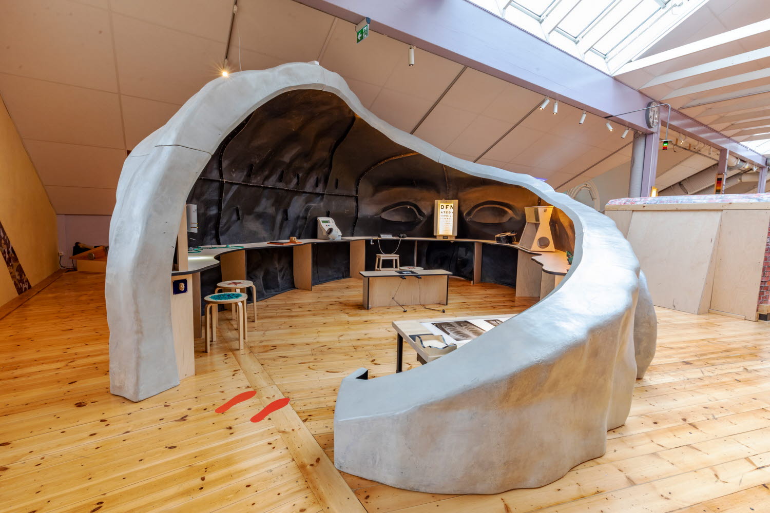 Översiktsbild på experiment i utställningen CellSkapt Översiktsbild på experiment i utställningen CellSkapt